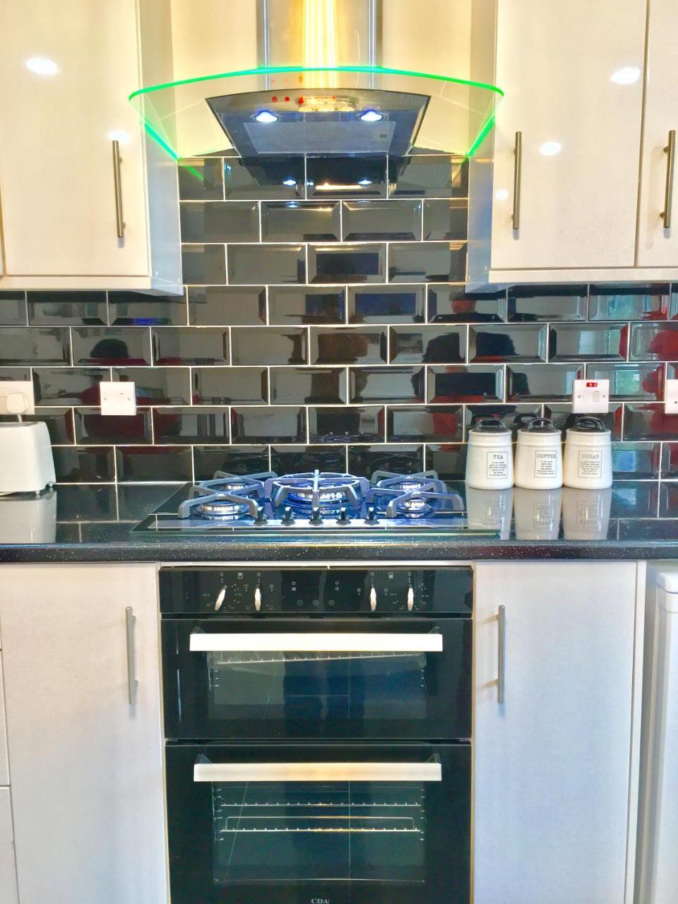 London 2 Bedroom Apartment, Kitchen, Reception And Private Garden Εξωτερικό φωτογραφία