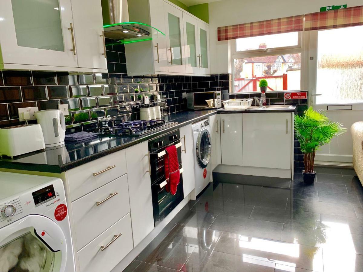 London 2 Bedroom Apartment, Kitchen, Reception And Private Garden Εξωτερικό φωτογραφία